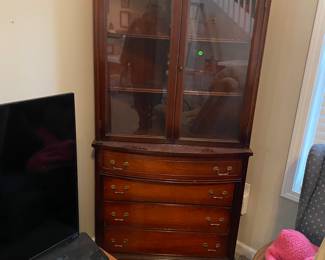 Beautiful corner mahogany cabinet 