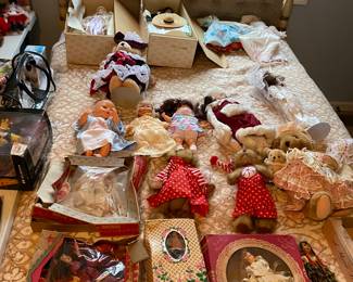 Lots and lots of dolls 