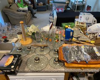 Miscellaneous glassware and kitchen items 