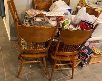 Oak kitchen table with leaf and 6 chairs