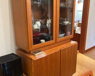 Display hutch