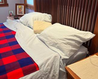 Slatted headboard + bed