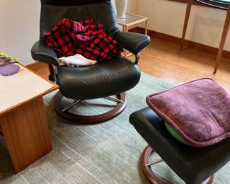 Office chair with footstool