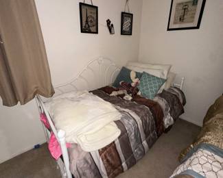 Trundle bed with both mattresses 