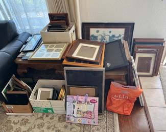 Empty frames ready for new pictures 