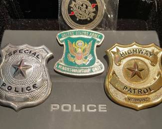 108 PoliceBadgesandCollectorPiecesPoliceSunglassesCase   