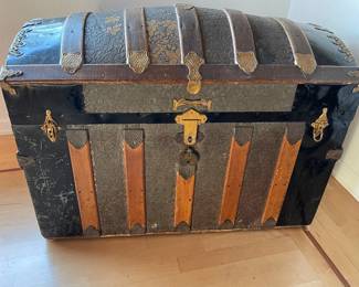 5 WoodMetalSteamerTrunk  