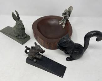 151 DoorstopsIronSquirrelNutcrackerWoodBowl  