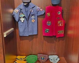 117 HugeCubScoutBoyScoutMemorabiliaCollection    