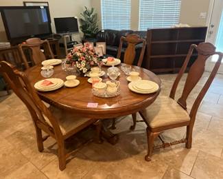 Heavy-built LEXINGTON table & 4 chairs
