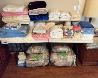 Nice linens & blankets