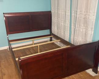 Wood full size bedframe 
