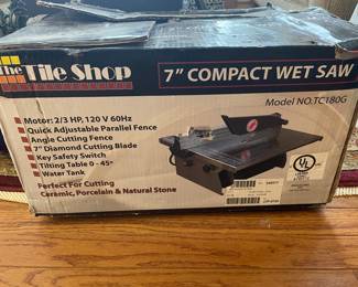 Compact wet saw The Tile Shop