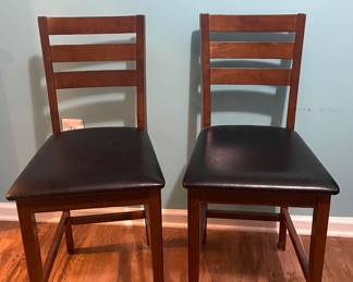 Pair of wood barstools 