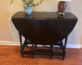 Antique droop leaf table