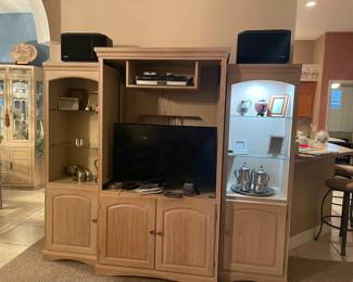 Bose speekers on top.  