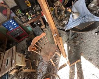 ART EASEL AND CHAIR