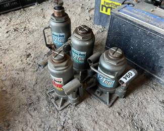 LOT OF BOTTLE JACKS