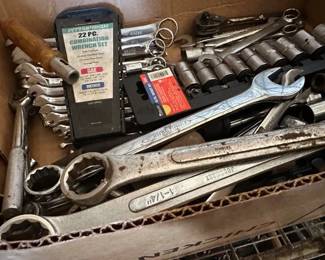 LOT OF VARIOUS WRENCHES AND SOCKET WRENCHES
