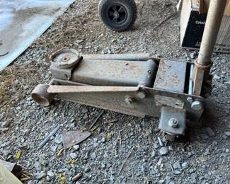 FLOOR JACK