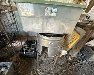 BEE KEEPING MACHINE WITH BEE KEEPER HATS