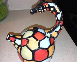 precious giraffe tea pot!