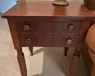 2 drawer table