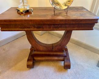 mahogany game table. top lifts