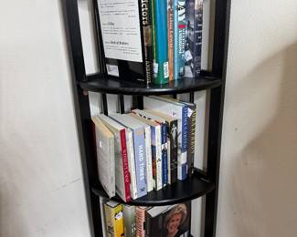Folding corner shelf