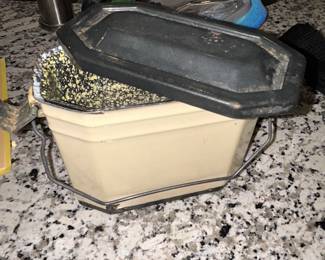 LUNCH BUCKET