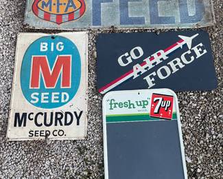 METAL SEED & FEED SIGNS   7UP CHALKBOARD 