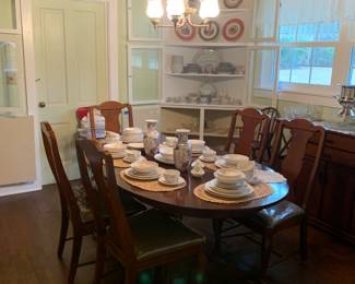 Dining table with 6 chairs 