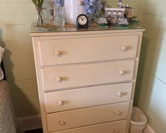 Chest of drawers 