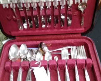 Morning Star silver plate by Community (1948) 60 pieces with 1930s case