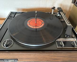 Garrard Synchro Lab 75 Turntable 
