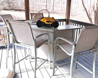 Outdoor bar with 4 chairs