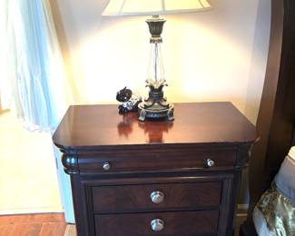 Pair of Vaughan Bassett night stands