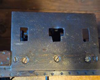 Lower section othat receives the lock projections