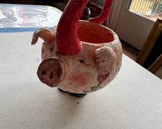 Pig basket