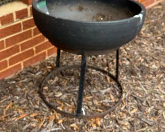 GARDEN POT ON STAND