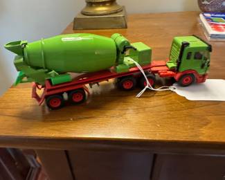 Cement truck