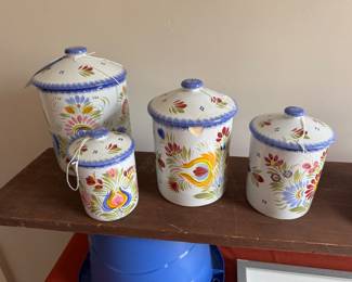 QUIMPER CANISTER SET...KNICK ON ONER RIM