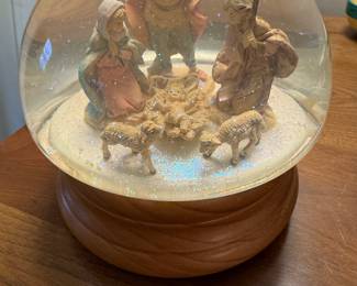 Nativity Snow globe