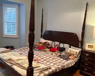  NICE HIGH POSTER  BED