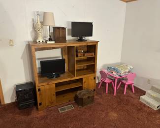 Entertainment Center, Lamps, Jewelry Box, Computer Monitor, and TV
