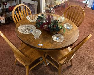 Oak Dining Room Table with 4 Chairs $100