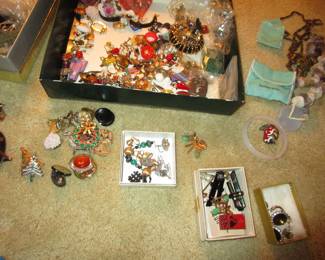 Tons of jewelry!!!