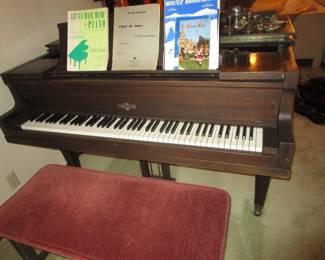 Baby grand piano, beautiful and plays nicely