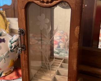 Table top jewelry Box $15