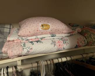 Queen spread, shams and pillow
